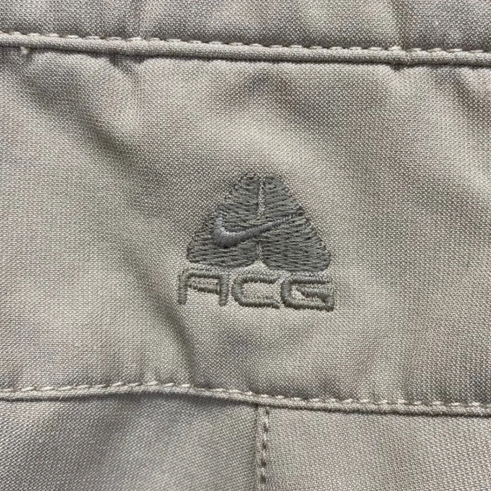 Nike ACG‎ Softshell Cargo Pants Womens 4 Tan Fleece Lined Hiking Utility Bungee
